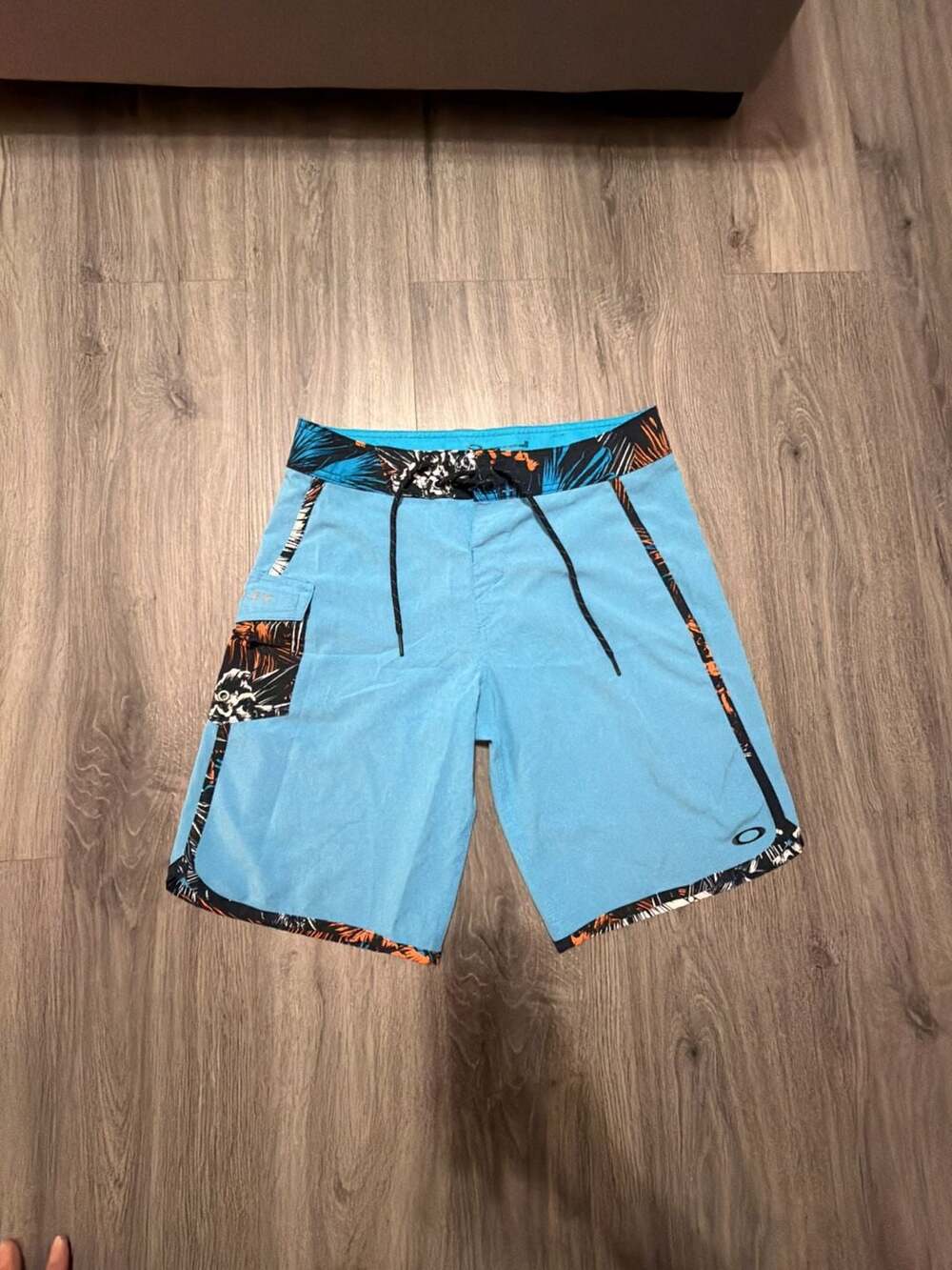Oakley Tomahawk Boardshorts Blue Floral Print 19 Inch Swim Trunks